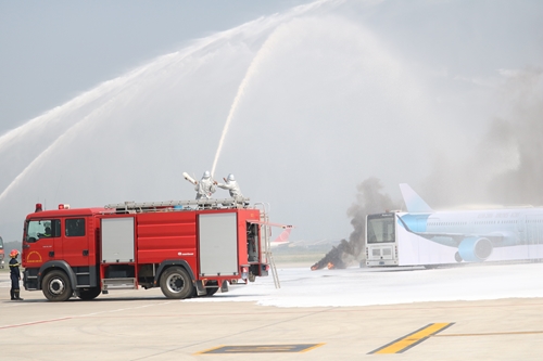 Diễn tập phòng cháy, chữa cháy và cứu nạn cứu hộ tại sân bay Nội Bài